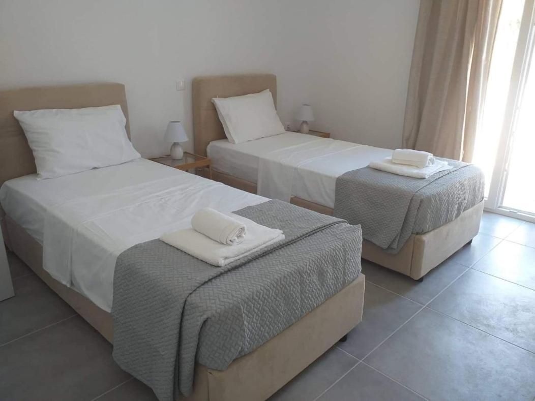Papillon Villa Pera Gyalos Eksteriør billede